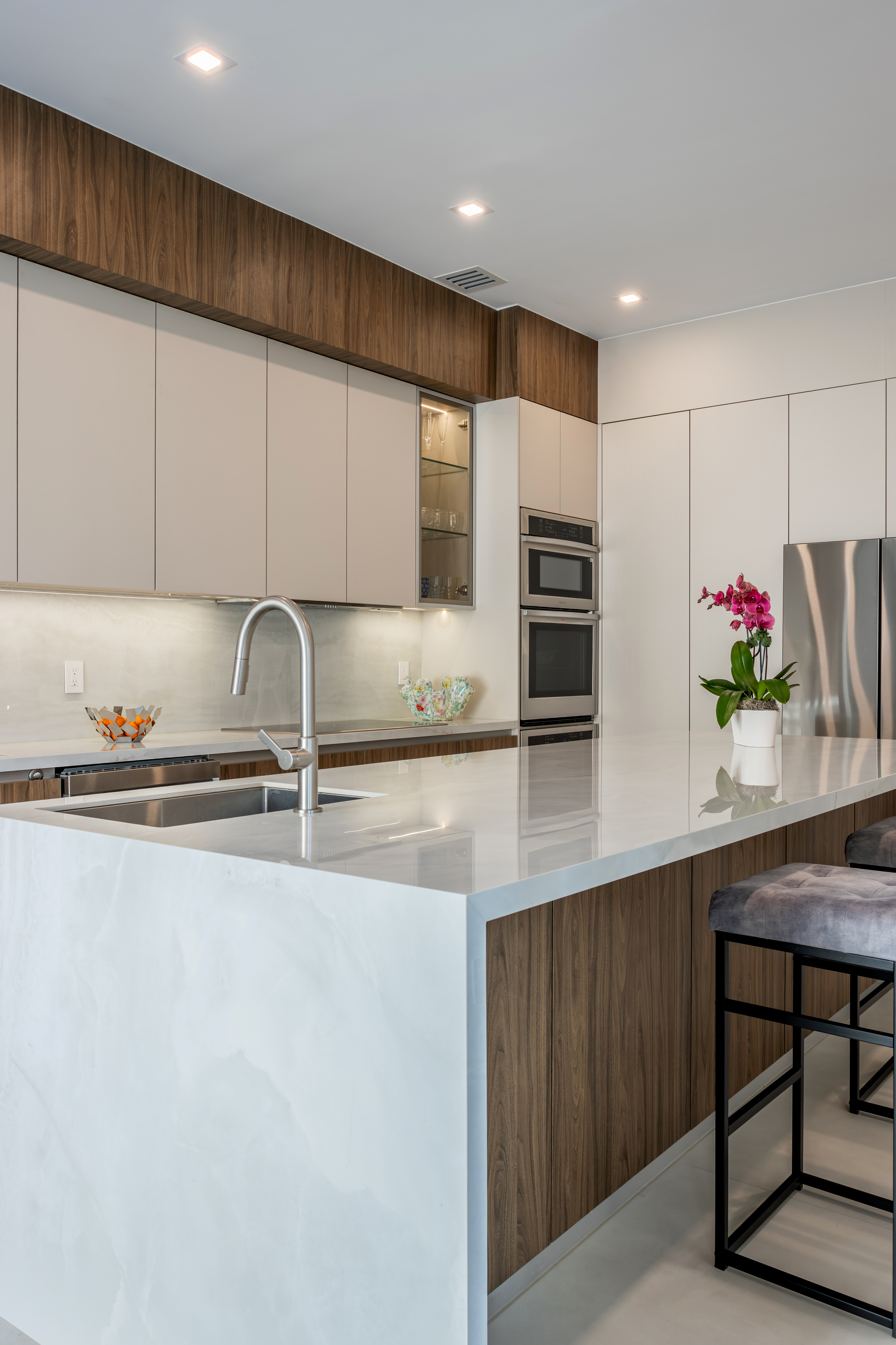 Kitchen with marble island