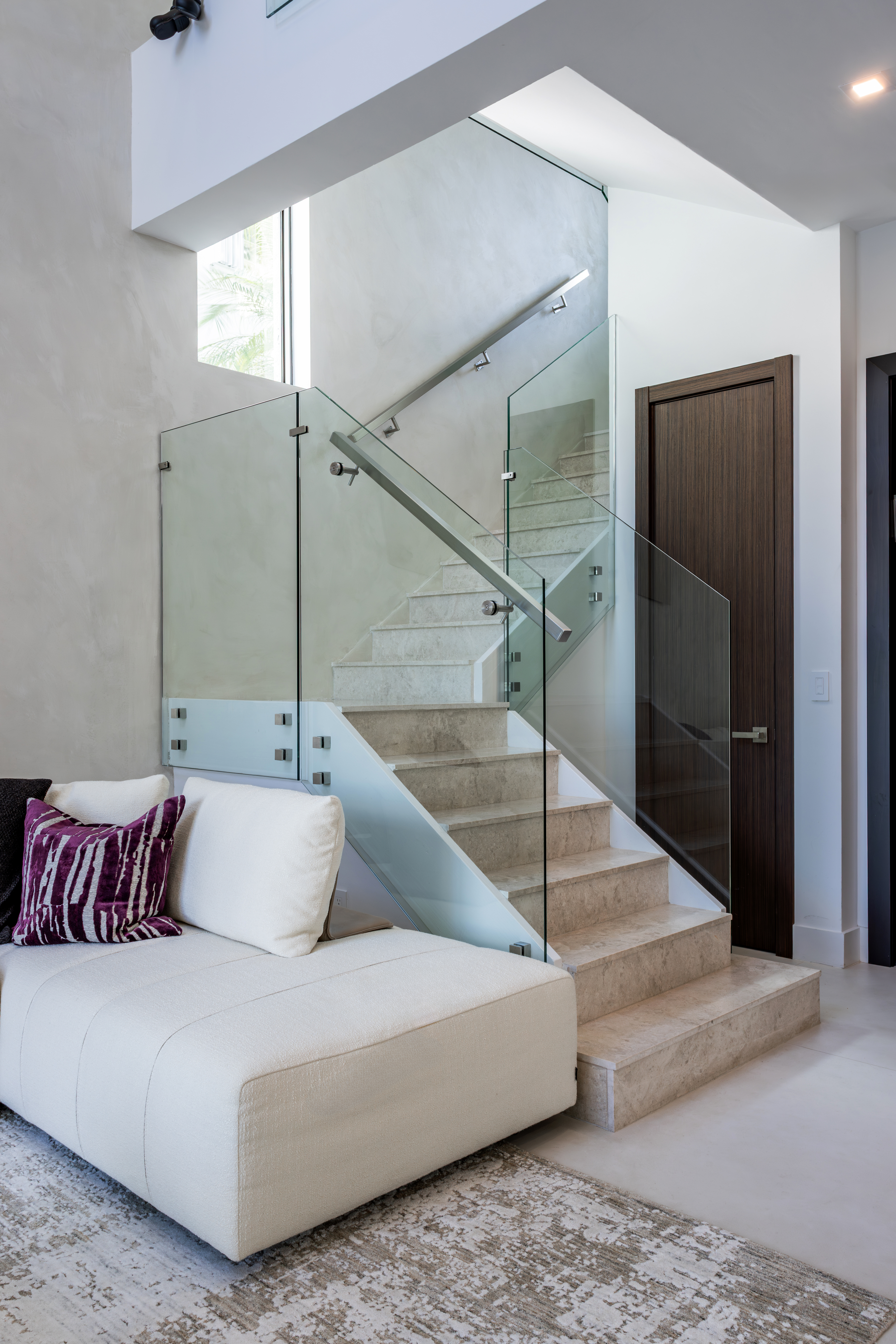 Glass staircase railing