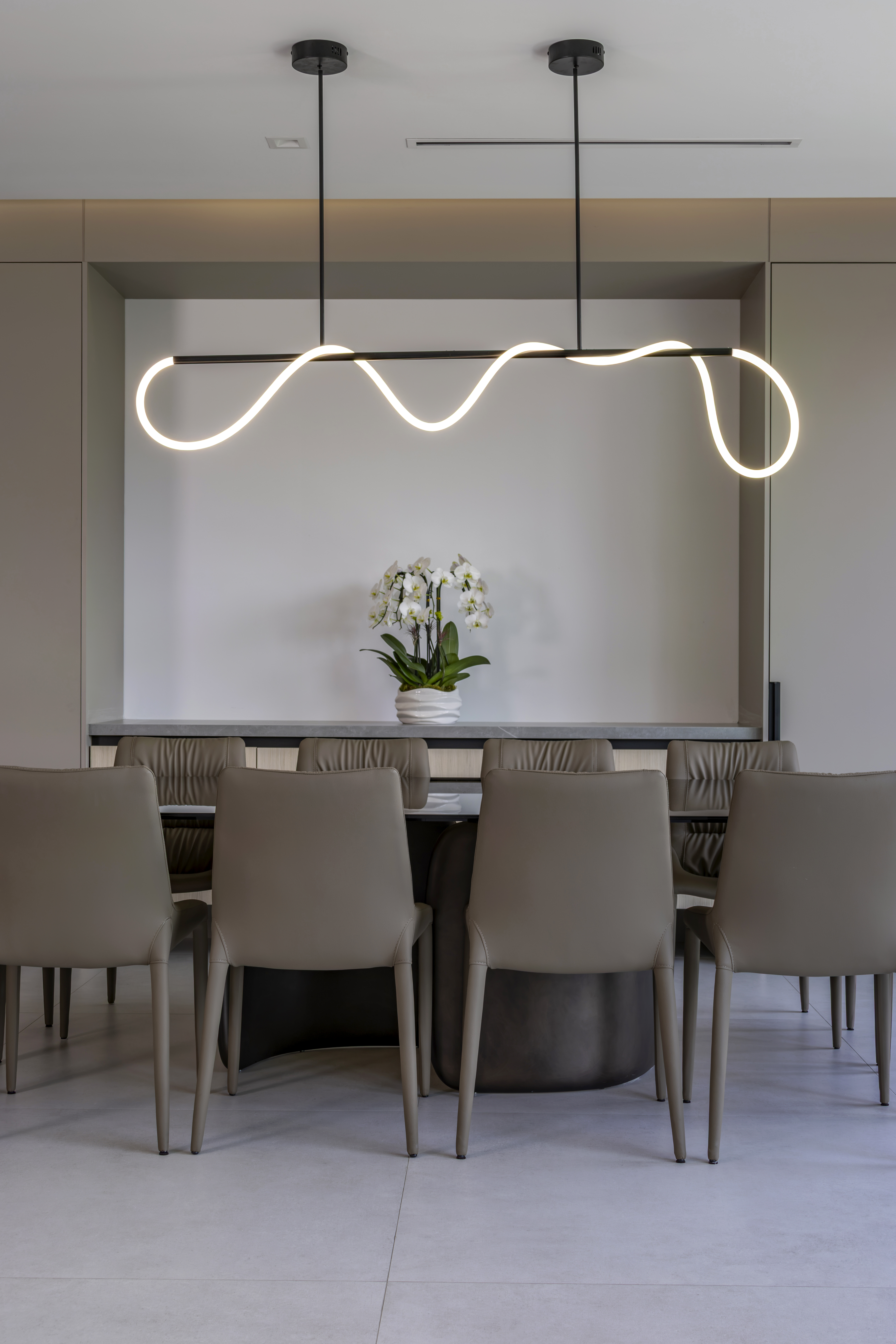 Dining room — pendant light detail