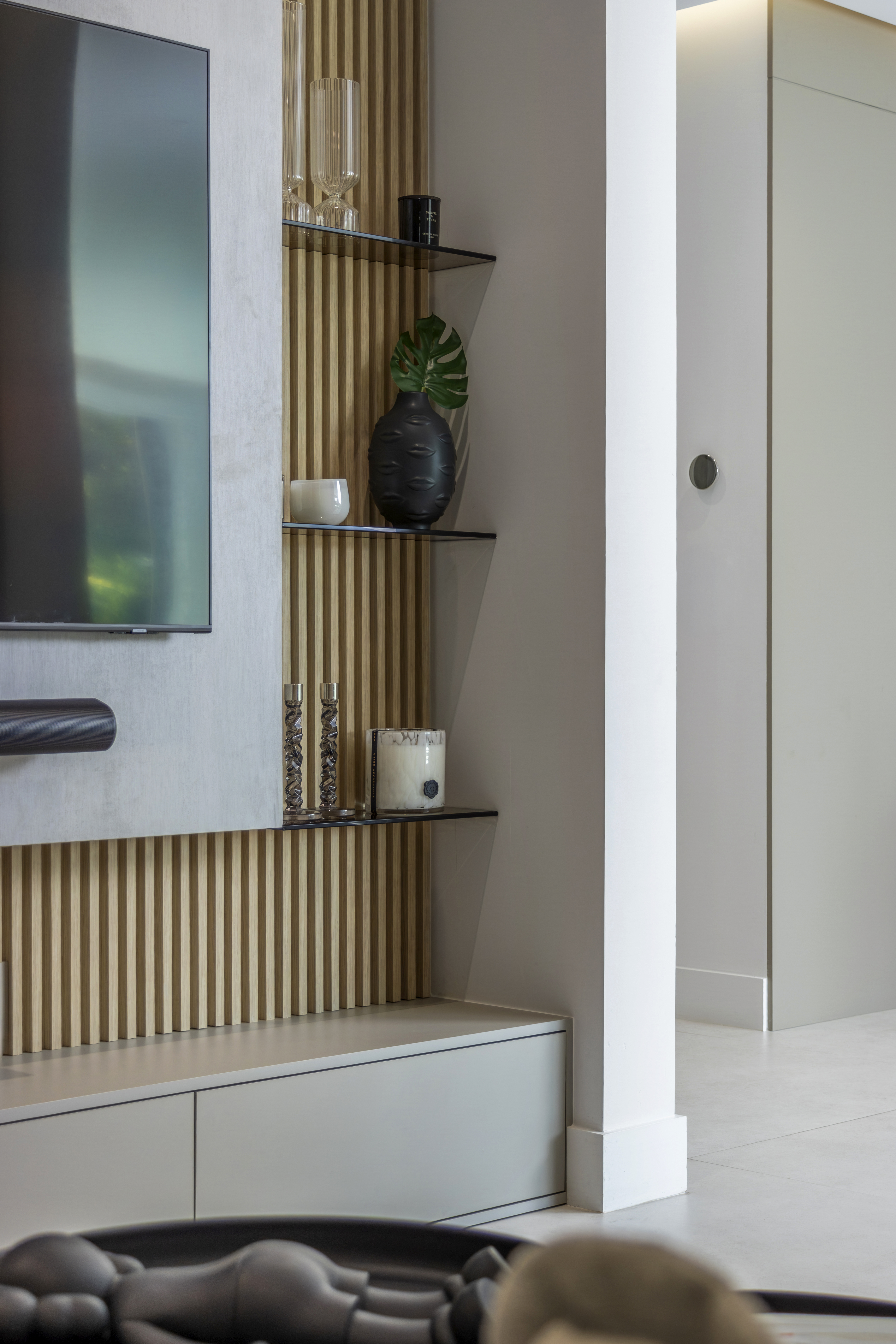 Family room — TV wall shelf detail